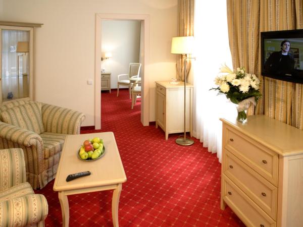 Spa Hotel Schlosspark : photo 7 de la chambre chambre double ou lits jumeaux deluxe avec accès piscine et centre de bien-Être