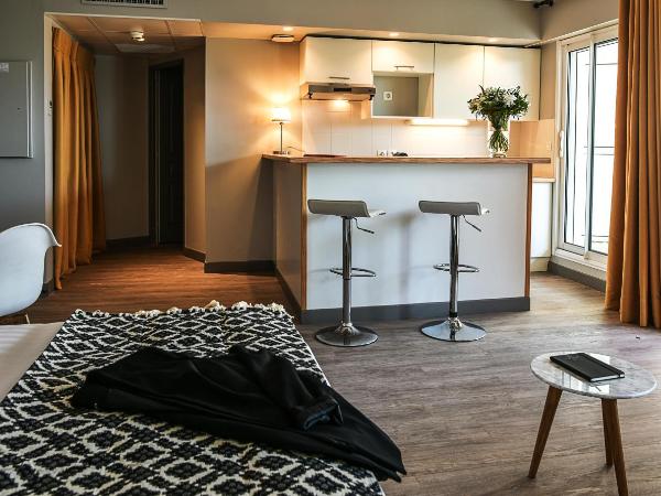 Hôtel La Réserve : photo 3 de la chambre studio familial (3 personnes)