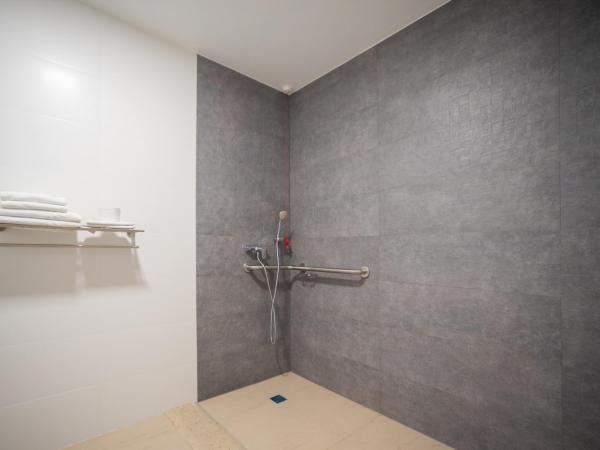 Hotel Canada : photo 2 de la chambre chambre double - accessible aux personnes à mobilité réduite 