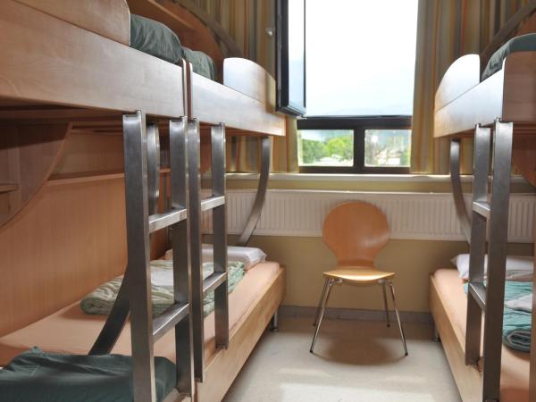 Jugendherberge Innsbruck - Youth Hostel : photo 2 de la chambre chambre sextuple avec salle de bains commune