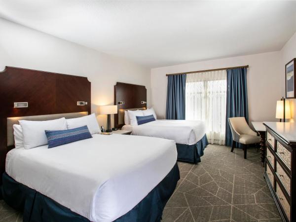 Wyndham Grand Orlando Resort Bonnet Creek : photo 2 de la chambre chambre avec 2 lits queen-size et douche accessible en fauteuil roulant