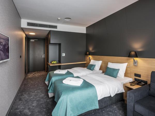 Regatta Hotel Restauracja Spa : photo 3 de la chambre chambre deluxe double ou lits jumeaux