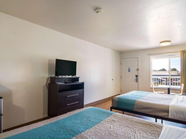 Motel 6 Portland Mall - 205 : photo 5 de la chambre chambre 2 lits queen-size - non-fumeurs