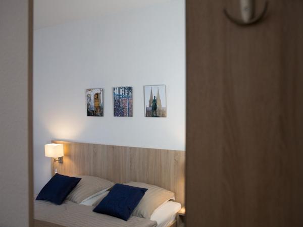 Hotel Pilar Garni : photo 5 de la chambre chambre double