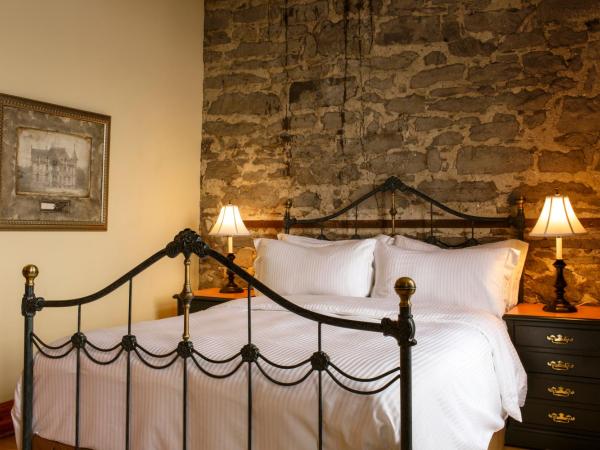Auberge du Vieux Port by Gray Collection : photo 3 de la chambre chambre lit queen-size signature - côté fleuve saint-laurent
