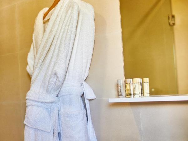 Mabrouk Hotel and Suites- Adult only : photo 1 de la chambre chambre double