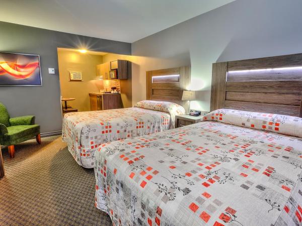 Hotel et Motel Le Chateauguay : photo 1 de la chambre chambre double avec 2 lits doubles et kitchenette