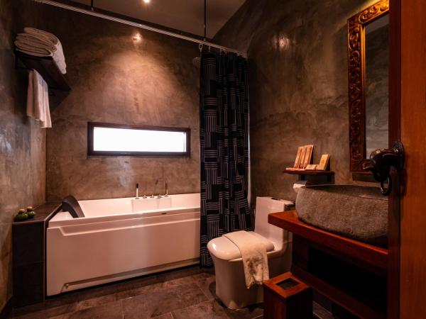 Ipoh Bali Hotel : photo 7 de la chambre deluxe triple room with garden view and bathtub
