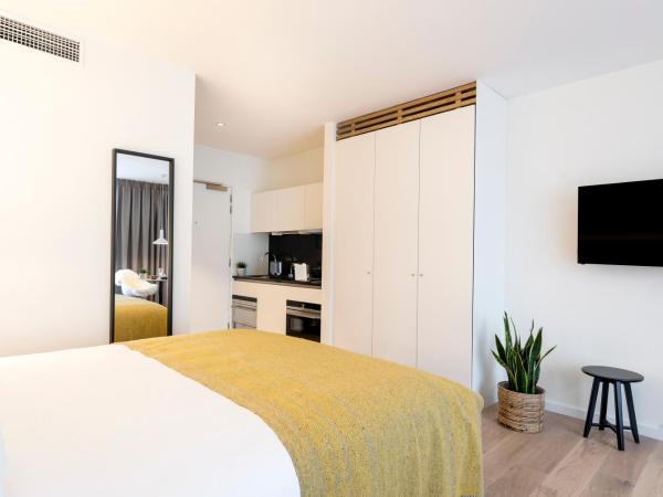 PREMIER SUITES Antwerp : photo 2 de la chambre studio penthouse avec cuisine