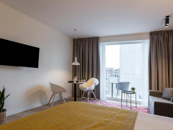 PREMIER SUITES Antwerp : photo 3 de la chambre studio penthouse avec cuisine