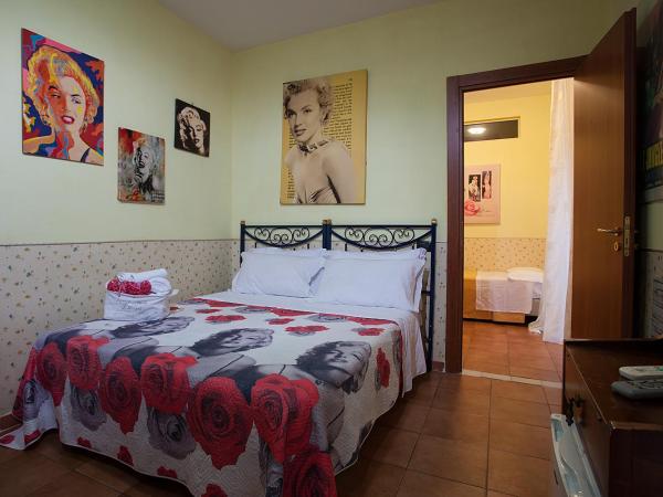 Hotel Cineholiday : photo 1 de la chambre chambre quadruple avec balcon