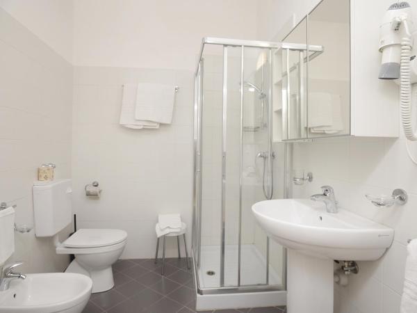 Hotel Mediterranee : photo 2 de la chambre chambre triple