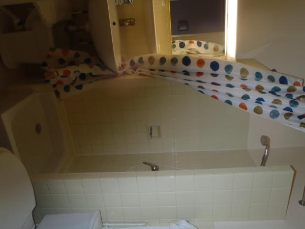 Grand Hôtel du Cours : photo 4 de la chambre chambre familiale avec douche