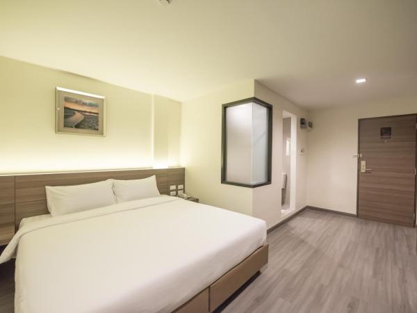 Sovereign Group Hotel at Pratunam : photo 7 de la chambre chambre lit king-size deluxe