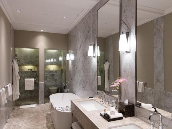 Taj Connemara, Chennai : photo 4 de la chambre suite coloniale avec navette aéroport aller-retour et plus