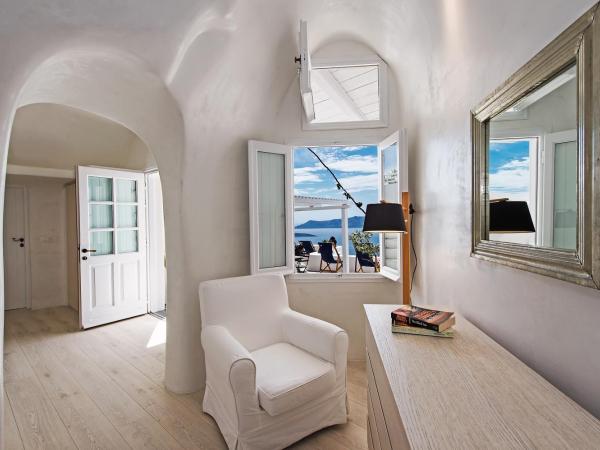 Porto Fira Suites : photo 6 de la chambre suite senior avec jacuzzi - vue sur caldeira