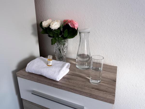 Hotel Stern : photo 3 de la chambre chambre double avec salle de bains commune