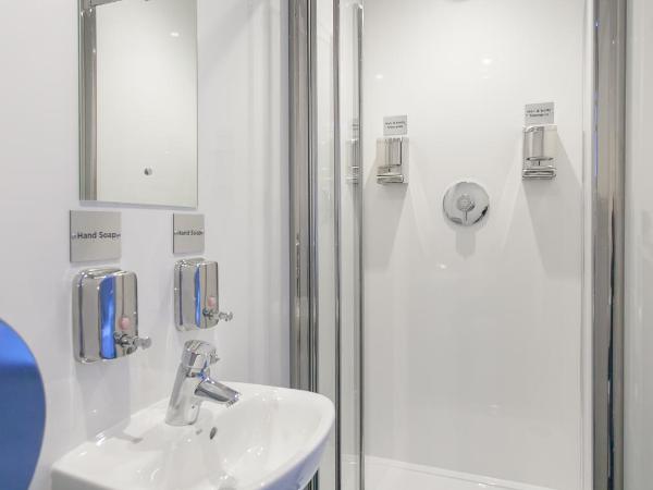 West End Hotel : photo 1 de la chambre lit superposé dans dortoir mixte de 9 lits