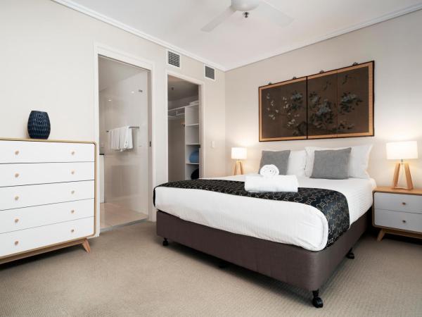 Quest River Park Central : photo 5 de la chambre appartement exécutif 2 chambres avec 2 salles de bains et balcon