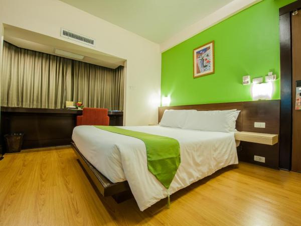 The Seasons Bangkok Huamark - SHA : photo 4 de la chambre chambre double supérieure