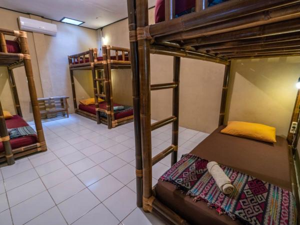 Losmanos Hostel : photo 2 de la chambre lit dans dortoir mixte de 6 lits