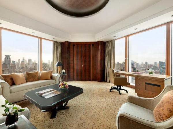 Pudong Shangri-La, Shanghai : photo 3 de la chambre suite lit king-size premier horizon