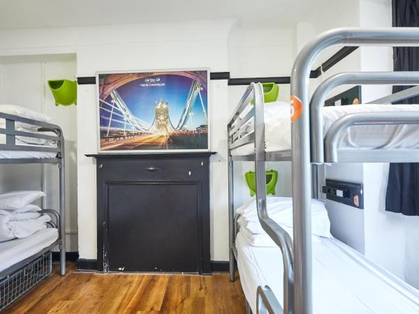 St Christopher's Inn Camden : photo 6 de la chambre lit dans dortoir femmes de 6 lits avec salle de bains commune