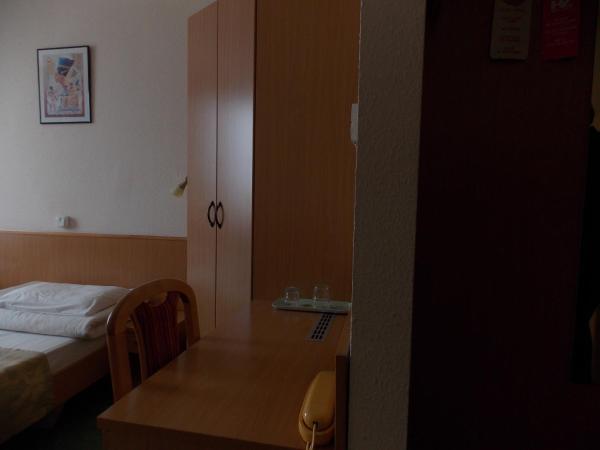 Hotel Zuglo : photo 4 de la chambre chambre double ou lits jumeaux