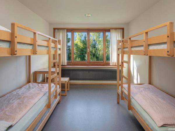 Grindelwald Youth Hostel : photo 4 de la chambre chambre quadruple avec salle de bains commune