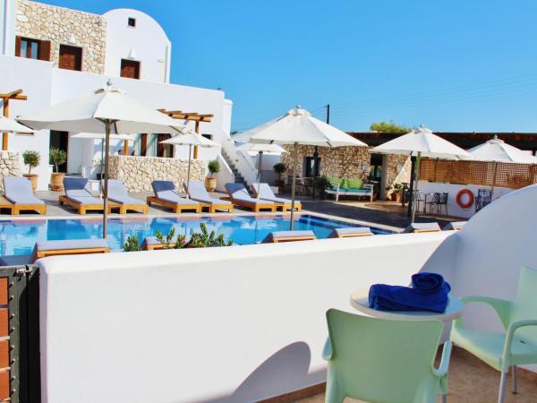 Ifestos Villa : photo 2 de la chambre chambre double avec accès piscine et patio