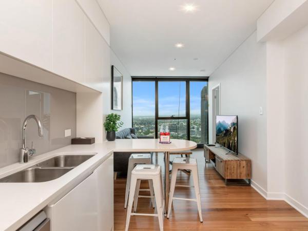 Brisbane Skytower by CLLIX : photo 2 de la chambre petit appartement sky high 2 chambres avec salle de bains