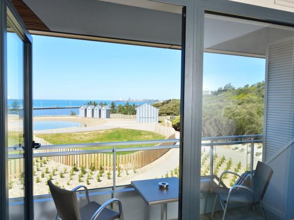 Côte Ouest Hôtel Thalasso & Spa Les Sables d'Olonne - MGallery : photo 6 de la chambre chambre classique lit queen-size ou lits jumeaux - vue sur mer