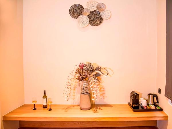 Portou House : photo 5 de la chambre hébergement confort deluxe avec terrasse et bain à remous (2e Étage)