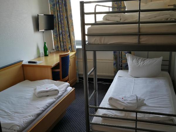 Hotel NEAR BY : photo 5 de la chambre chambre familiale (2 adultes + 4 enfants)