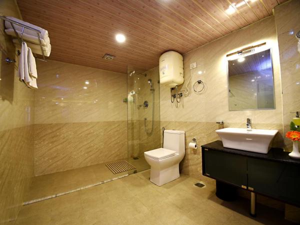 Hotel Jampa : photo 10 de la chambre suite lit king-size avec balcon - navette aéroport aller ou retour gratuite