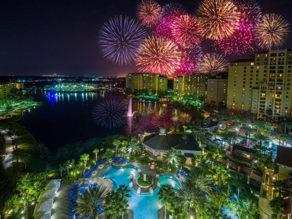 Wyndham Grand Orlando Resort Bonnet Creek : photo 4 de la chambre hébergement avec 2 lits queen-size et balcon - vue sur lac