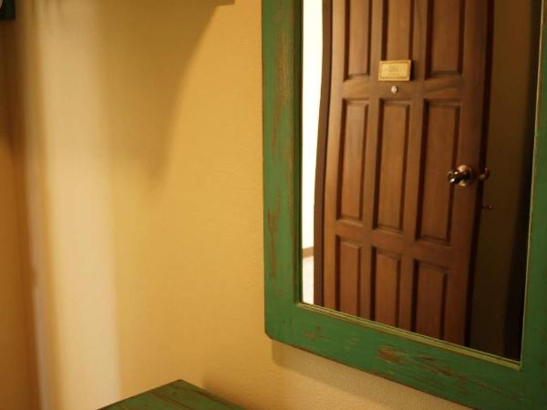 Mountain View GuesthouseChiangmai : photo 3 de la chambre chambre double deluxe avec balcon