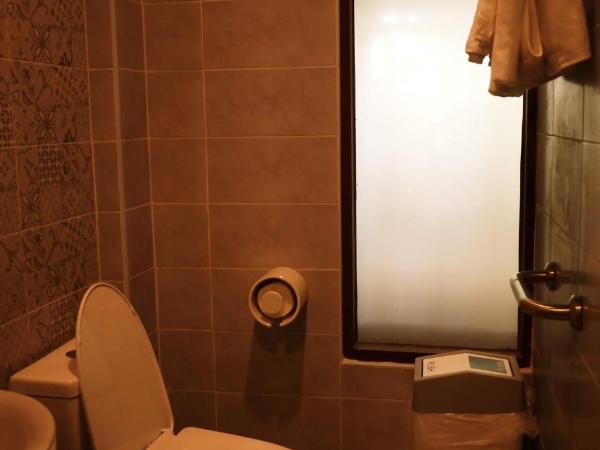 Mountain View GuesthouseChiangmai : photo 2 de la chambre chambre double deluxe avec balcon