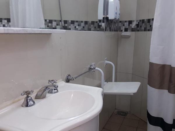 Hotel Iris : photo 6 de la chambre chambre double ou lits jumeaux