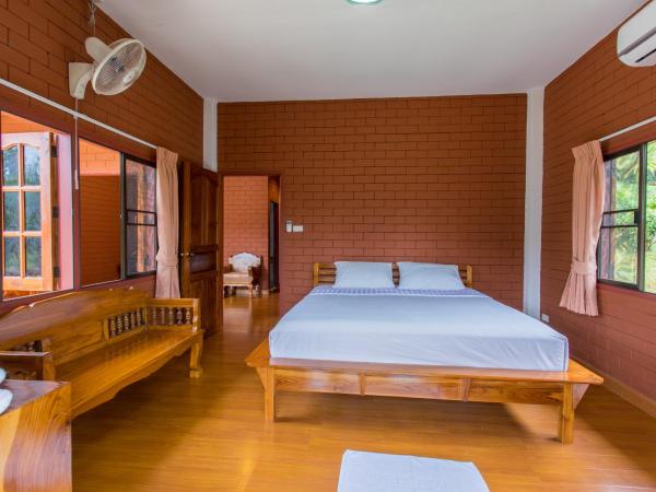 Saen Kam Resort : photo 6 de la chambre chambre familiale - vue sur jardin