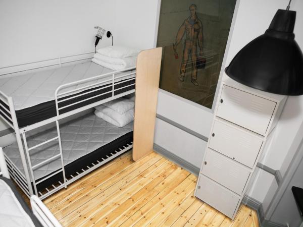 City Backpackers Hostel : photo 6 de la chambre lit dans un dortoir de 4 lits