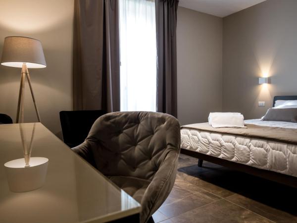 Plebis - B&B in Sicilia nel centro storico di Catania : photo 2 de la chambre chambre double supérieure avec balcon