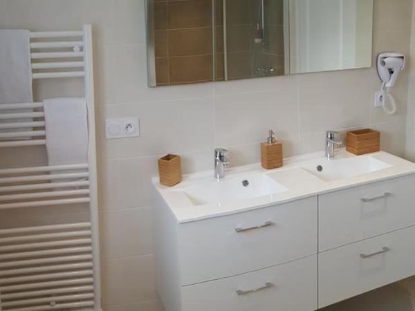 Le Castel Guesthouse : photo 10 de la chambre maison de ville 3 chambres