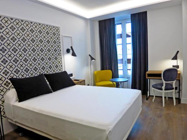 Hotel Colón Plaza : photo 2 de la chambre chambre double ou lits jumeaux supérieure avec vue sur ville