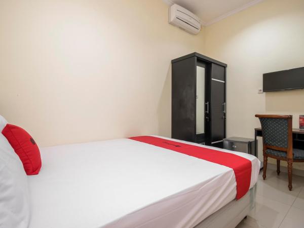 RedDoorz @ Meruya 2 : photo 5 de la chambre chambre double