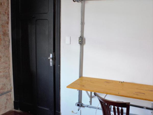 NeighborHUB hostel e coliving : photo 10 de la chambre chambre double avec salle de bains commune