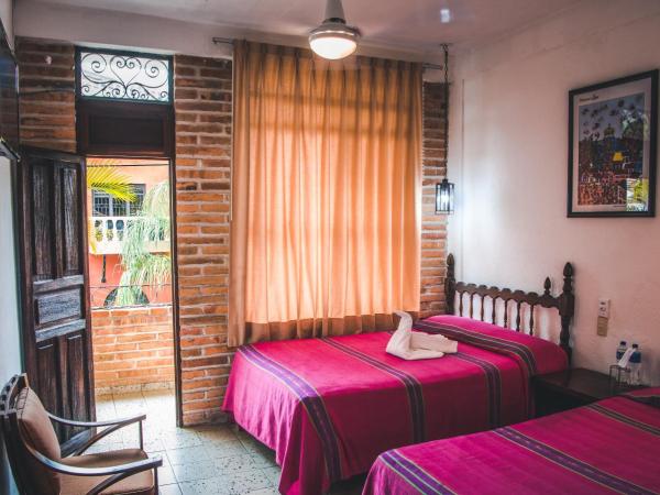 Hotel Villa del Mar Tradicional : photo 2 de la chambre chambre standard avec 2 lits doubles et balcon