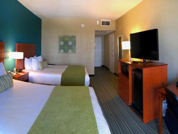 Best Western On The Bay Inn & Marina : photo 1 de la chambre chambre quadruple avec lit queen-size et balcon - non-fumeurs
