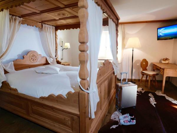 Hôtel de Ville : photo 8 de la chambre chambre lit king-size - vue sur montagne