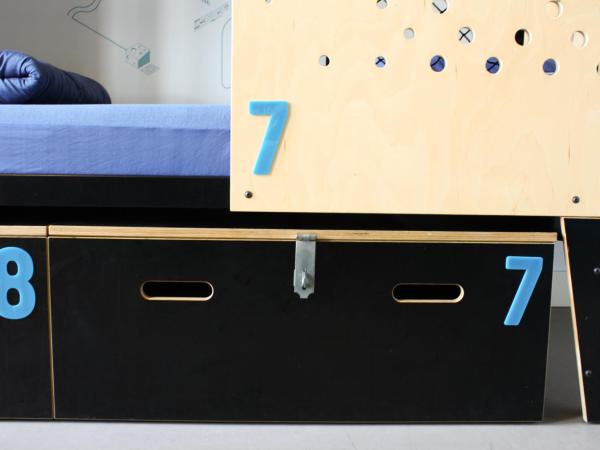 Stayokay Hostel Utrecht Centrum : photo 7 de la chambre chambre quadruple avec salle de bains privative et douche